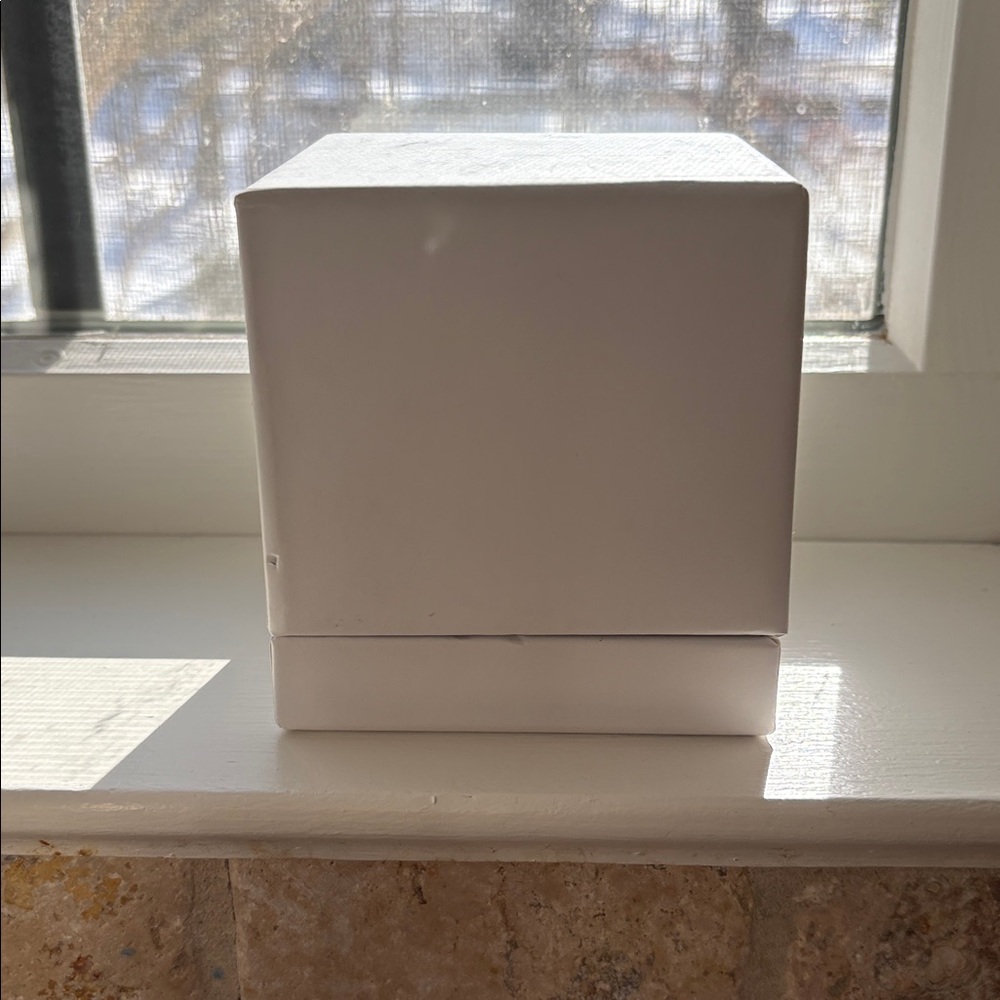 Noah NYC Cream Scented Candle - Picture 3 of 4